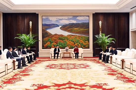 余红辉拜会黑龙江省委副书记、省长梁惠玲